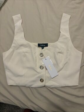 Aakaa Cream Button-Front Cropped Tank Top